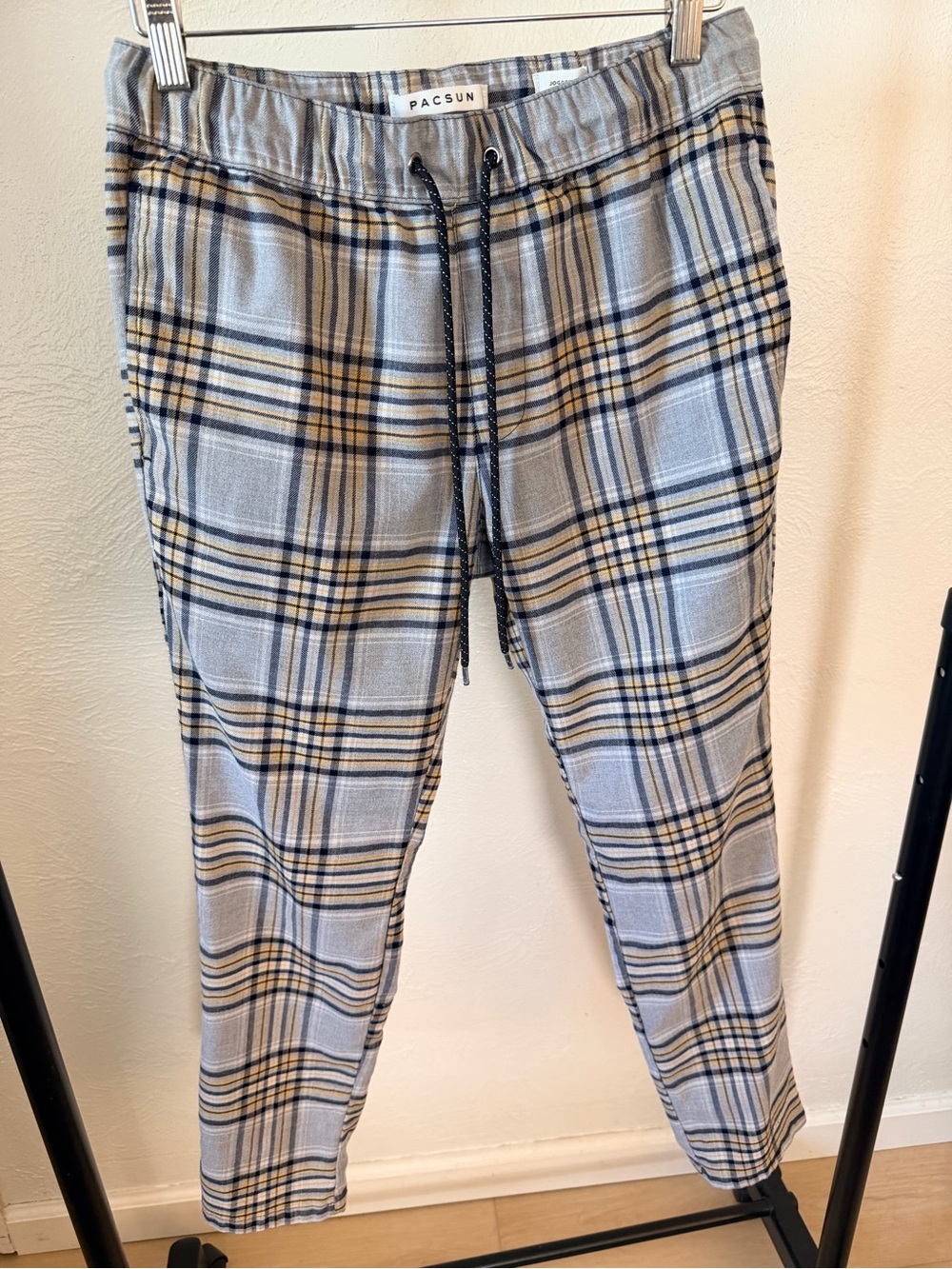 PacSun Plaid Joggers in Gray, Black and Tan -‎ Size Small